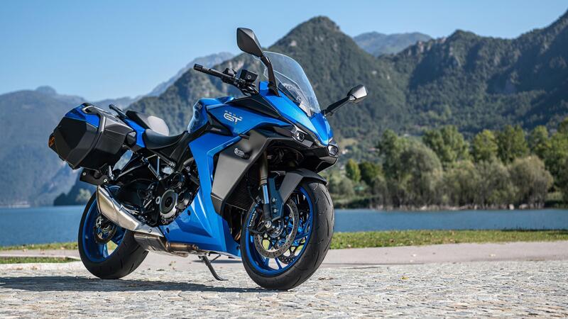 Suzuki GSX-S1000 GT: demo ride al giro di boa