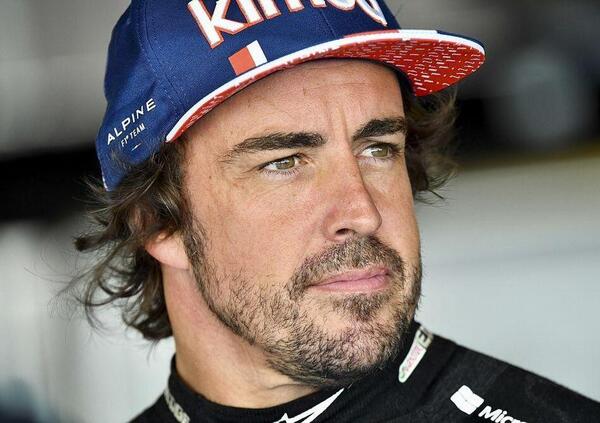 Fernando Alonso cade dal pero: &quot;Io ad Abu Dhabi non ho visto niente di sbagliato&quot;