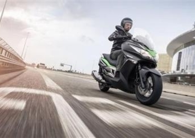 Kawasaki J300, finanziamento a tasso Zero per tutto maggio