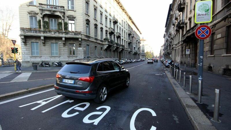 Area C a Milano, al via il ticket di 5 euro per le auto ibride