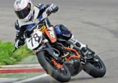 KTM 200 Duke Trophy, ve lo raccontiamo dalla pista