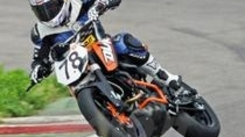 KTM 200 Duke Trophy, ve lo raccontiamo dalla pista