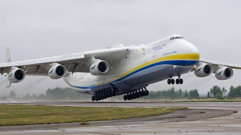 Ucraina, distrutto aereo da record nato per servire le missioni spaziali russe [AN-225 Mriya]