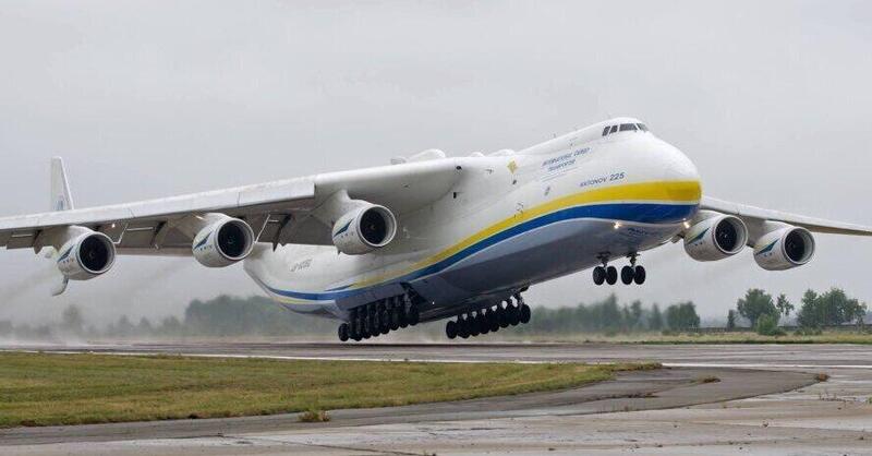 Ucraina, distrutto aereo da record nato per servire le missioni spaziali russe [AN-225 Mriya]