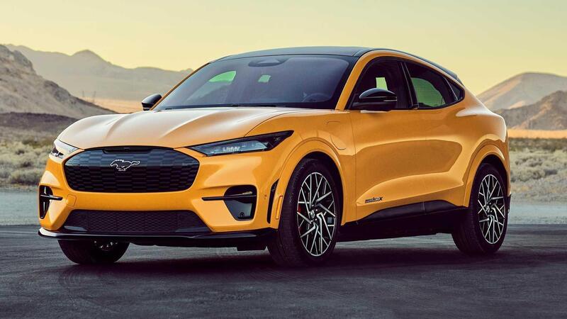 Ford, ognuno per la sua strada: da un lato l&rsquo;endotermico con Blue, dall&rsquo;altro l&rsquo;elettrico di Ford Model E