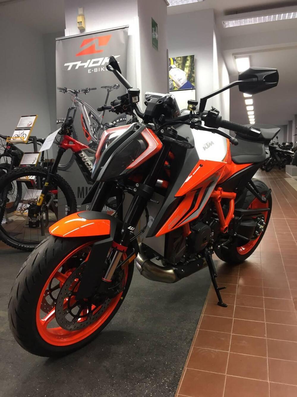 KTM 1290 Super Duke R (2022 - 23) (2)