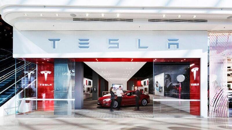 Tesla pu&ograve; vendere auto ovunque&hellip; ma non negli Stati Uniti, dove c&rsquo;&egrave; una legge che (spesso) lo vieta