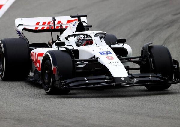 Haas, ci mancava solo questa: sta arrivando il nuovo pilota ma in Bahrain manca... la macchina