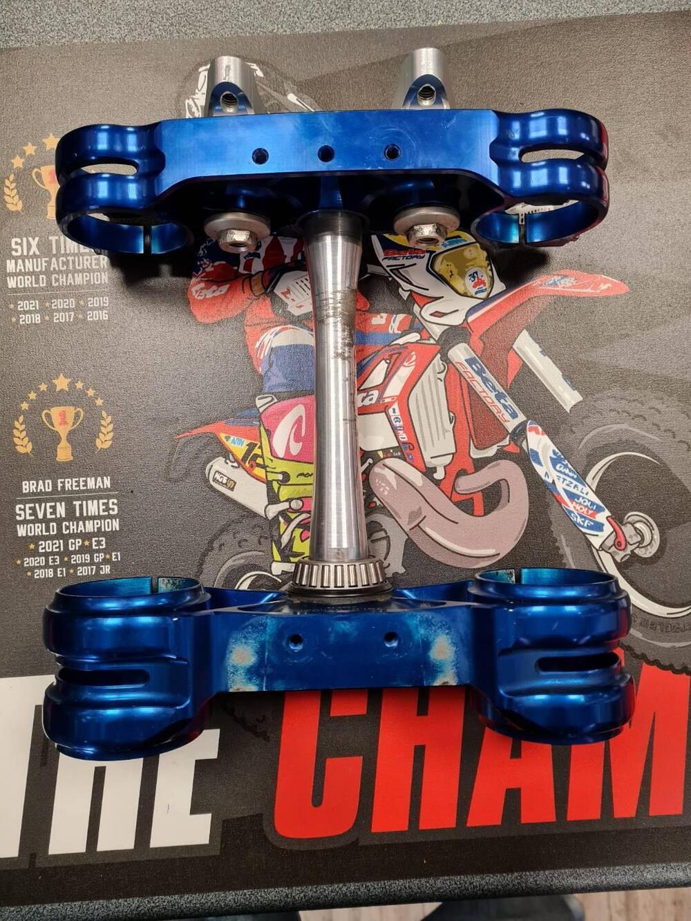 PIASTRE FORCELLE FACTORY RACING Husqvarna (2)