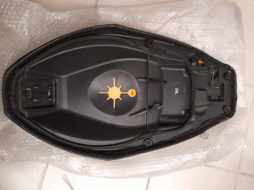 SELLA PIAGGIO 856461 (2)