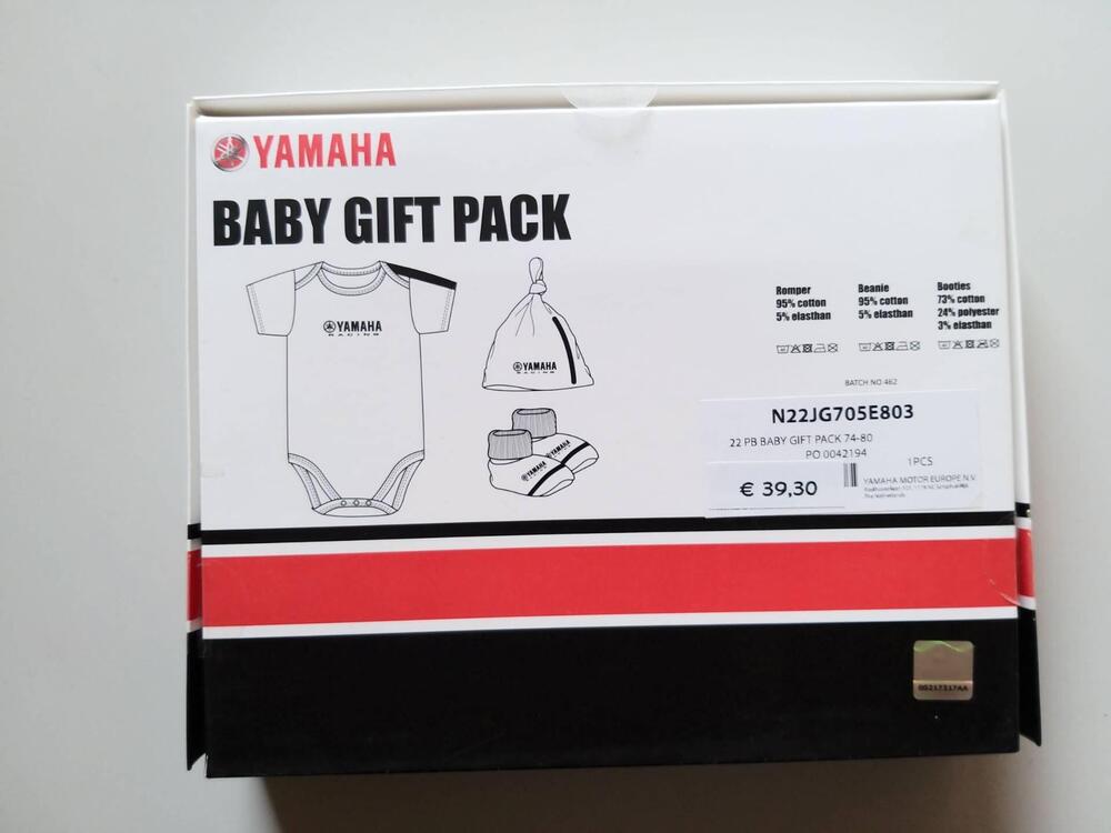 KIT NEONATO YAMAHA PAGLIACCETTO - CALZE - CAPPELLO (4)
