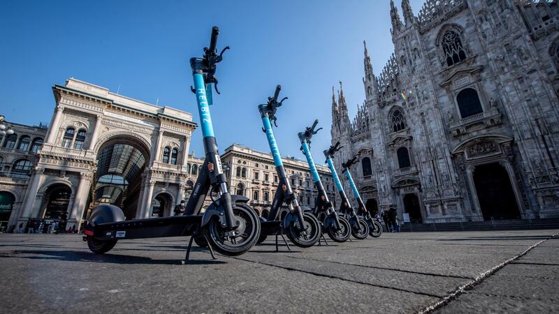 Helbiz rinnova la flotta dei monopattini a Milano