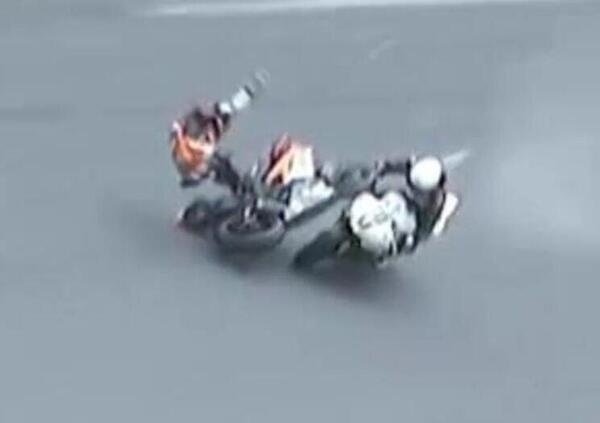Folle incidente in moto sull&#039;ovale di Daytona: Miranda &egrave; vivo per miracolo [VIDEO]
