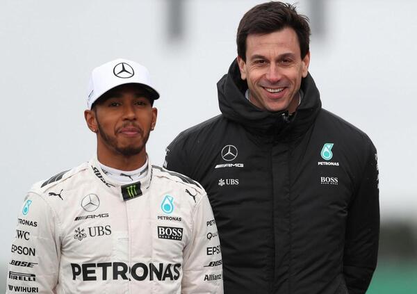 La Mercedes rivoluzionaria non convince e Hamilton abbassa le aspettative: &quot;Non posso lottare per il mondiale&quot;