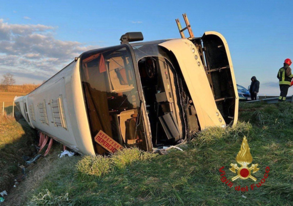 Incidente mortale sulla A14: pullman con a bordo profughi ucraini esce di strada [FOTO]