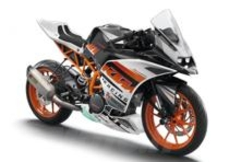 La KTM RC 390 Cup pesa circa 138 kg, con una potenza massima di 38 cv
