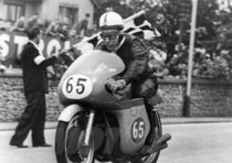 John Surtees, con 10 vittorie il migliore nei primi 20 Gran Premi disputati
