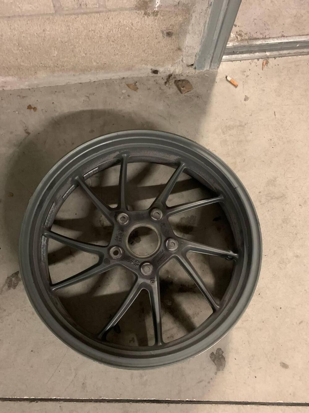 CERCHIO IN LEGA POSTERIORE BMW (2)