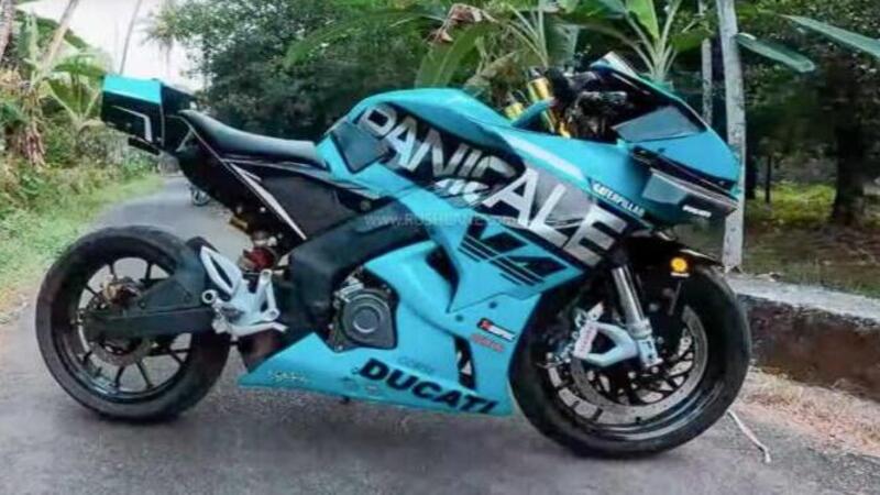 Panigale V4? No, Bajaj Pulsar 200RS con kit sgasone!