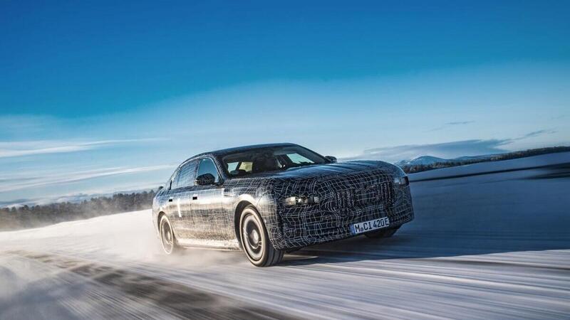 BMW i7, la regina elettrica dell&rsquo;Elica ha un piccolo cinema al suo interno [VIDEO]