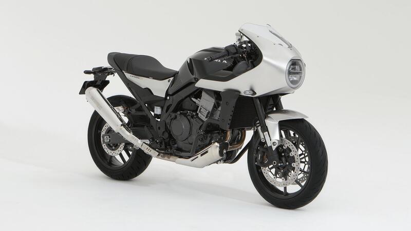 Honda Hawk 11 m.y. 2022. Foto e video della caf&eacute; racer 1100