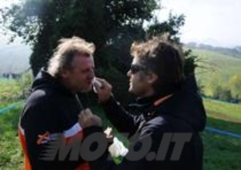 Fabiano con Gigi Bianchetti, coordinatore del trofeo di enduro
