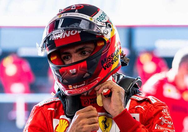 Sainz frena l'entusiasmo della Ferrari: &quot;Il weekend pi&ugrave; difficile da quando sono in rosso&quot;