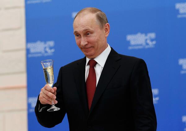 I giornalisti si scoprono semiologi per interpretare le mosse di Putin, ma non ne azzeccano una: il campionario dei migliori abbagli 