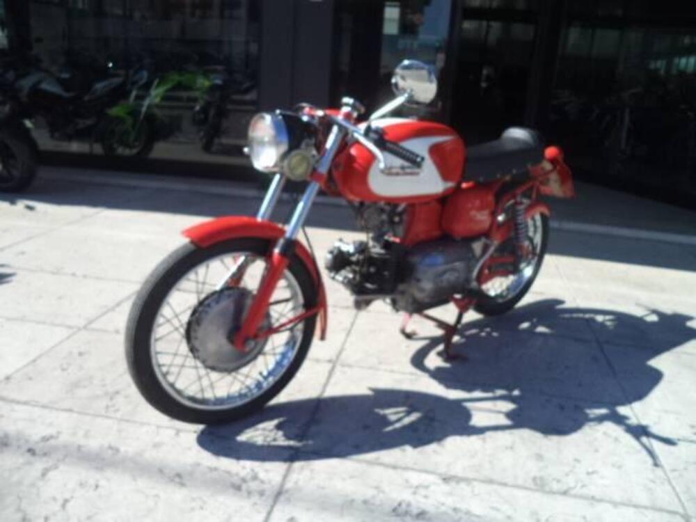 Aermacchi Harley-Davidson ALA VERDE 250 4 MARCE (4)