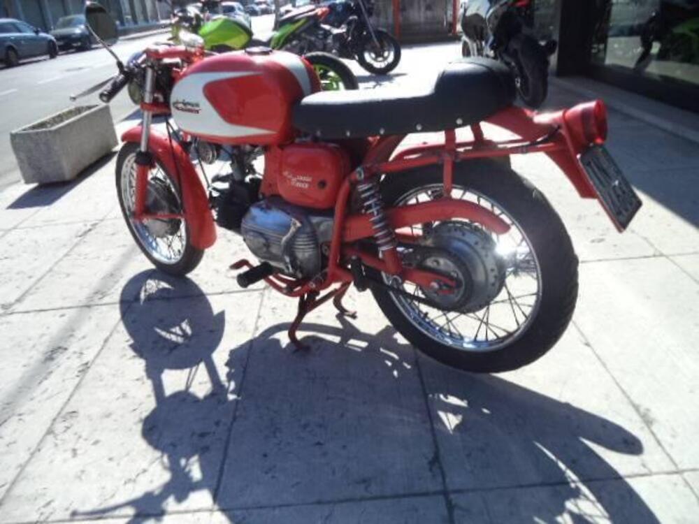 Aermacchi Harley-Davidson ALA VERDE 250 4 MARCE (6)