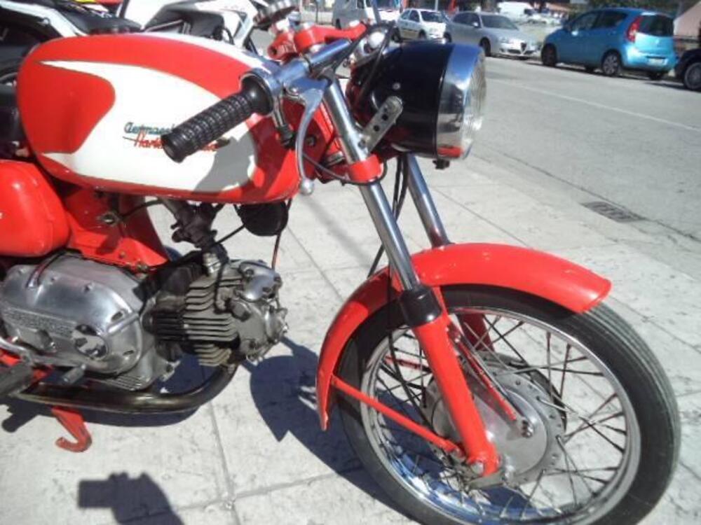 Aermacchi Harley-Davidson ALA VERDE 250 4 MARCE (8)