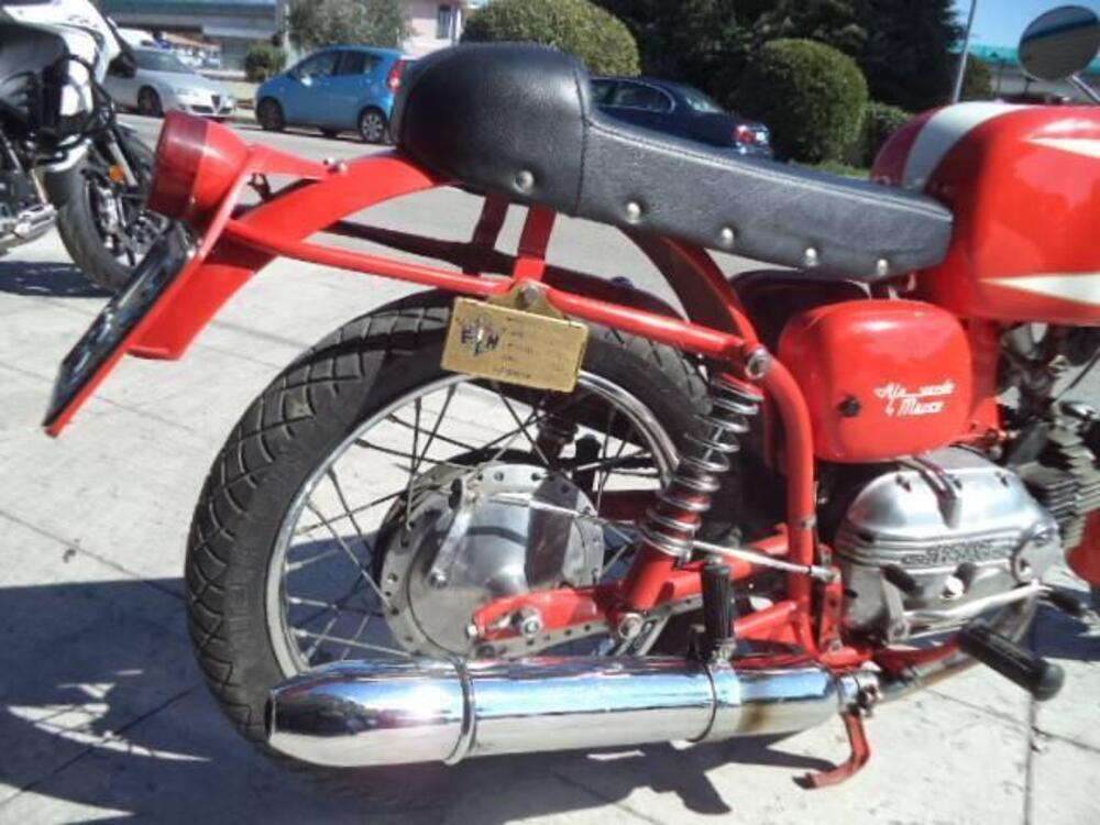 Aermacchi Harley-Davidson ALA VERDE 250 4 MARCE (11)