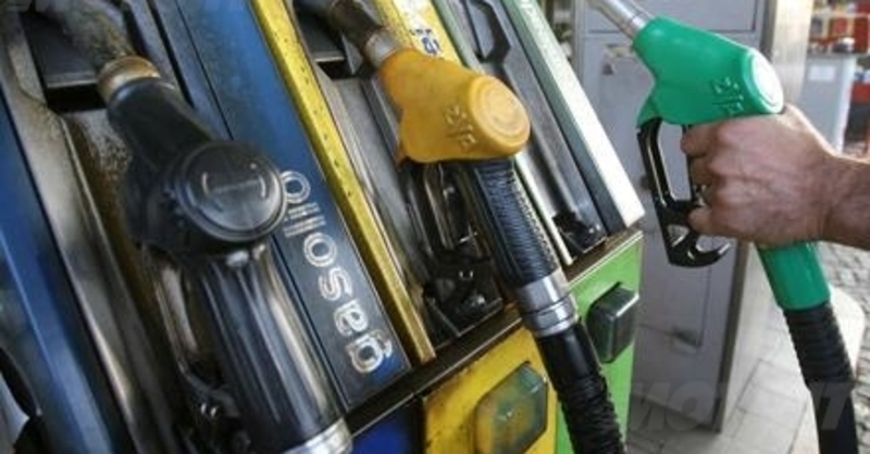 Caro carburanti: &egrave; scattato il taglio di 30,5 cent