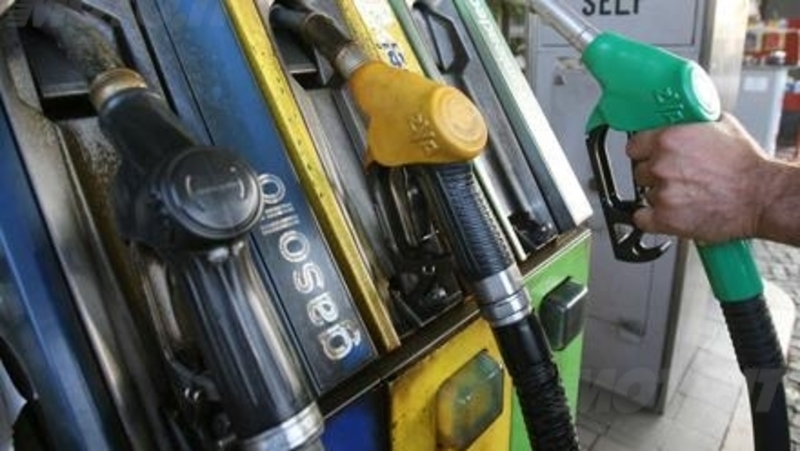 Caro carburanti: &egrave; scattato il taglio di 30,5 cent