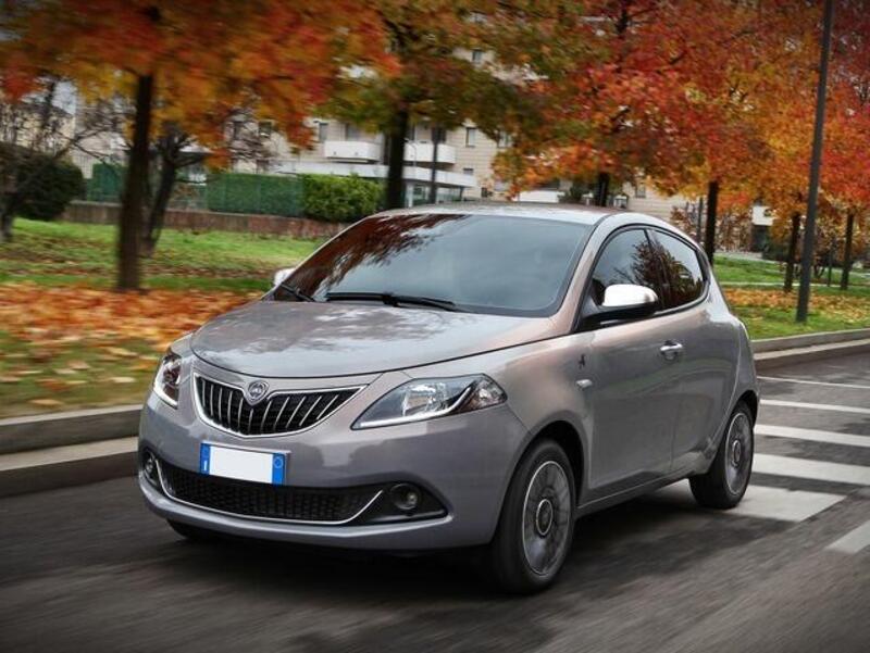 Lancia Ypsilon 1.0 FireFly 5 porte S&S Hybrid Alberta Ferretti