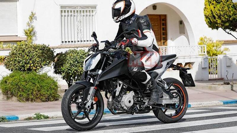 La nuova KTM 125 Duke spiata senza veli