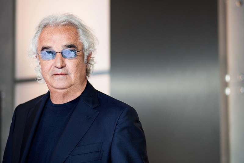 Flavio Briatore contro Autostrade: &ldquo;Sono in coda da sei ore, &egrave; uno scandalo, uno schifo gestito da incapaci&rdquo; [VIDEO] 