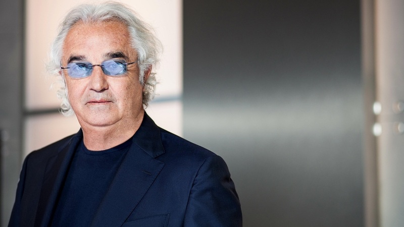 Flavio Briatore contro Autostrade: &ldquo;Sono in coda da sei ore, &egrave; uno scandalo, uno schifo gestito da incapaci&rdquo; [VIDEO] 