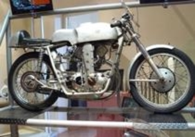 Nell&#039;inverno 1955-56 la Mondial ha realizzato un motore dacompetizione con distribuzione desmodromica, sul quale ha lavorato principalmente a Nerio Biavati
