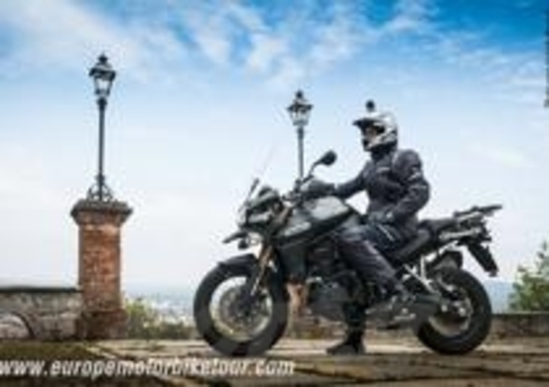 Adnan in sella alla Triumph Tiger Explorer XC
