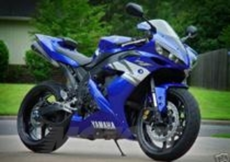 Yamaha YZF R1
