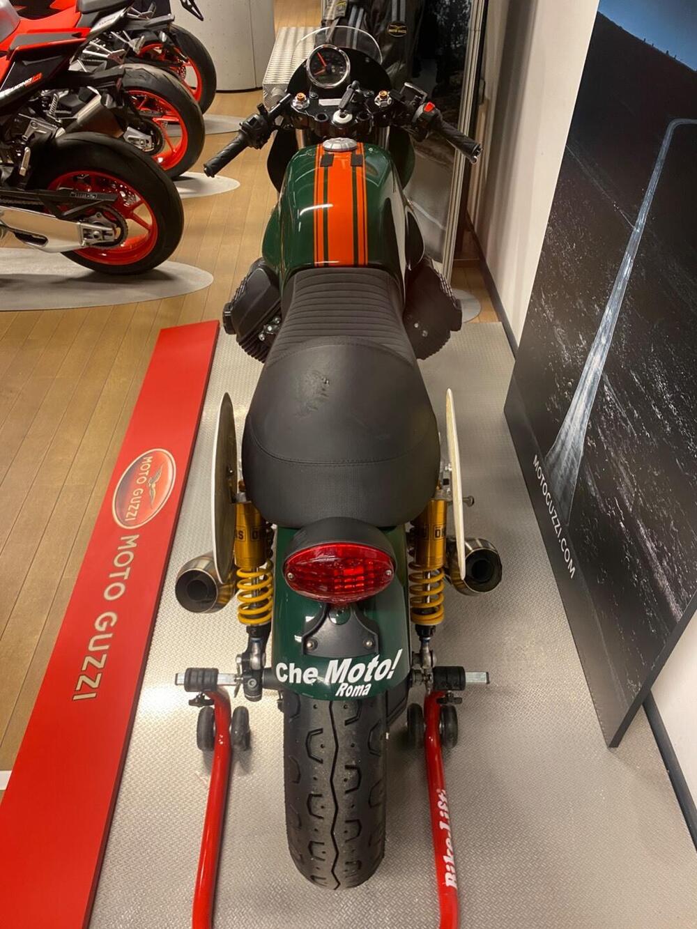 Moto Guzzi V7 Stone (2021 - 24) (9)