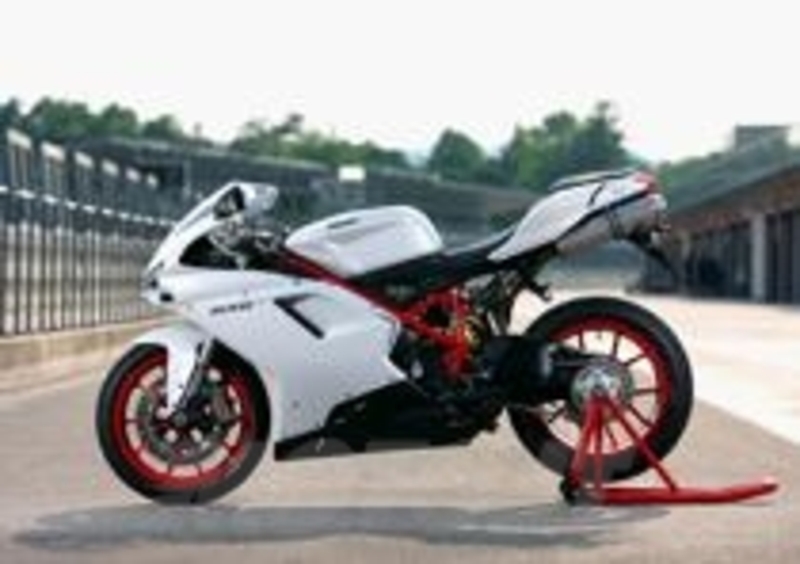 La 848 di serie
