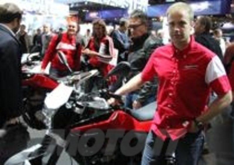 Salminen va in moto anche su strada. Ha una Nuda 900
