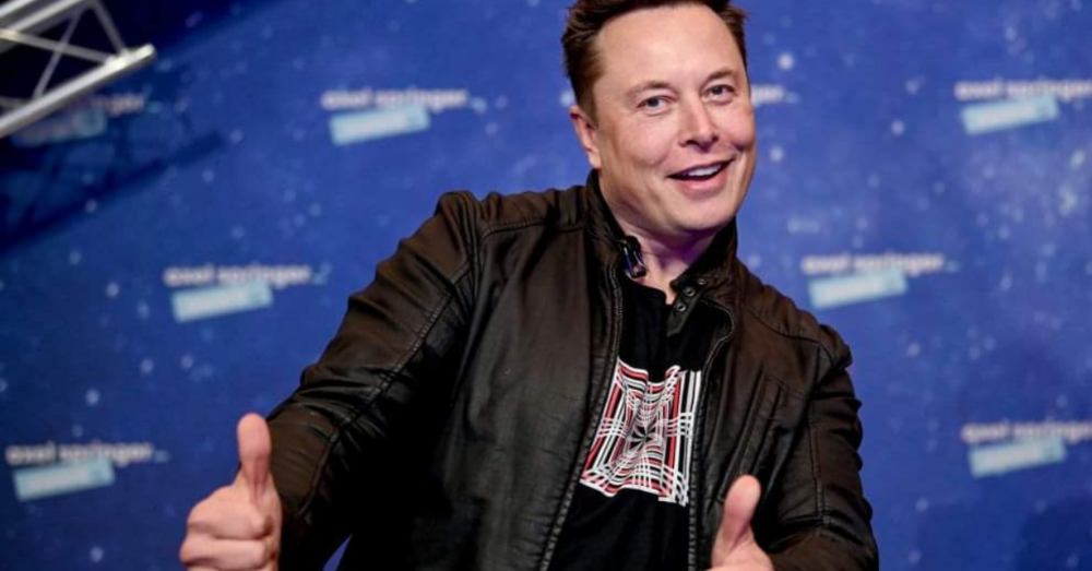 Elon Musk rilancia il robot taxi umanoide di Tesla, per taxi a guida autonoma