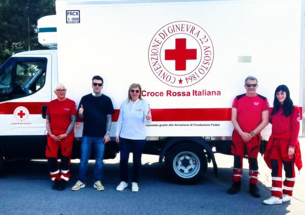 Fedez dona alla Croce Rossa Italiana un furgone per portare medicinali in Ucraina (tramite la sua fondazione)
