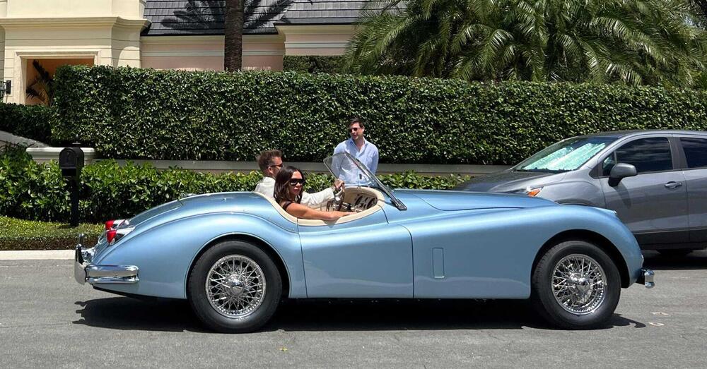 Jaguar del 1954 (elettrificata) e Maserati: cos&igrave; David Beckham si prende la scena al matrimonio del figlio Brooklyn
