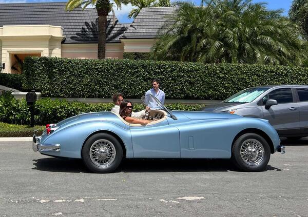 Jaguar del 1954 (elettrificata) e Maserati: cos&igrave; David Beckham si prende la scena al matrimonio del figlio Brooklyn