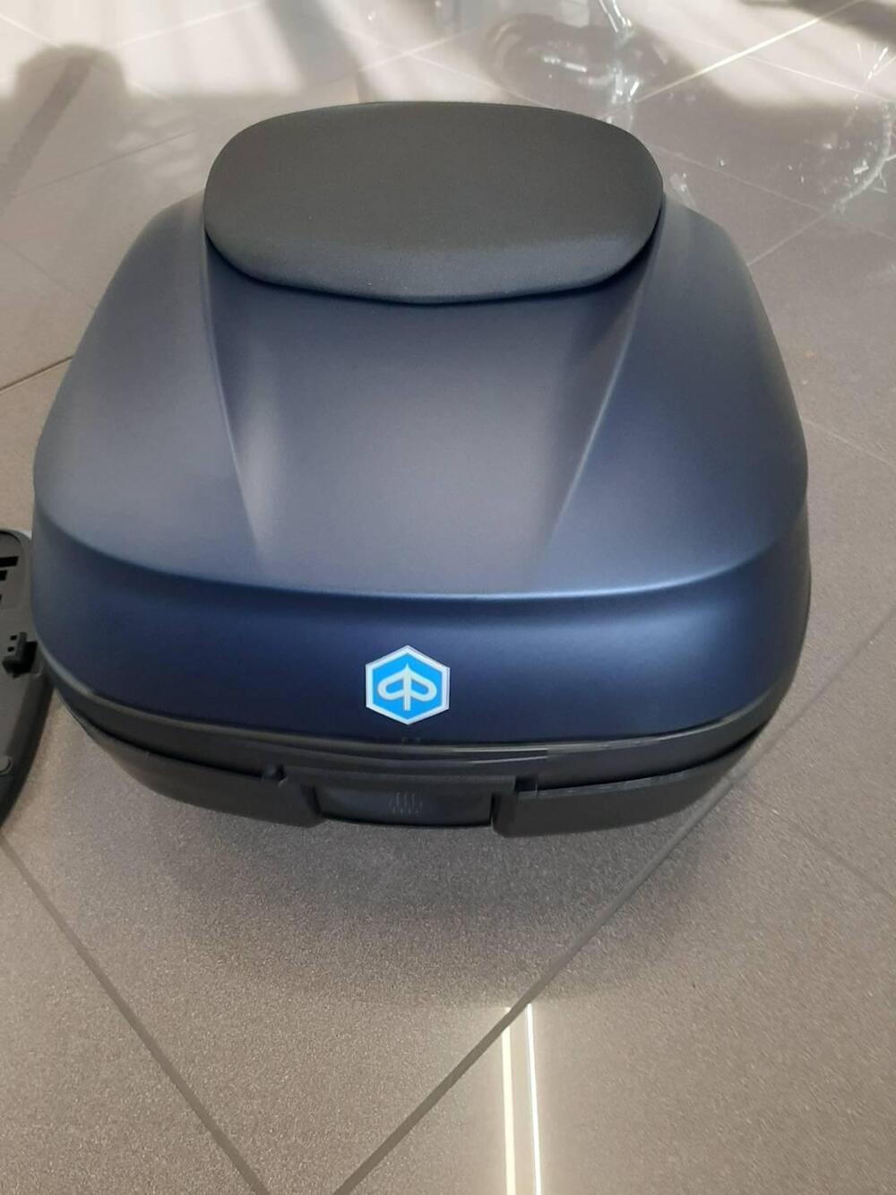 Bauletto Piaggio 37 litri blu opaco (3)