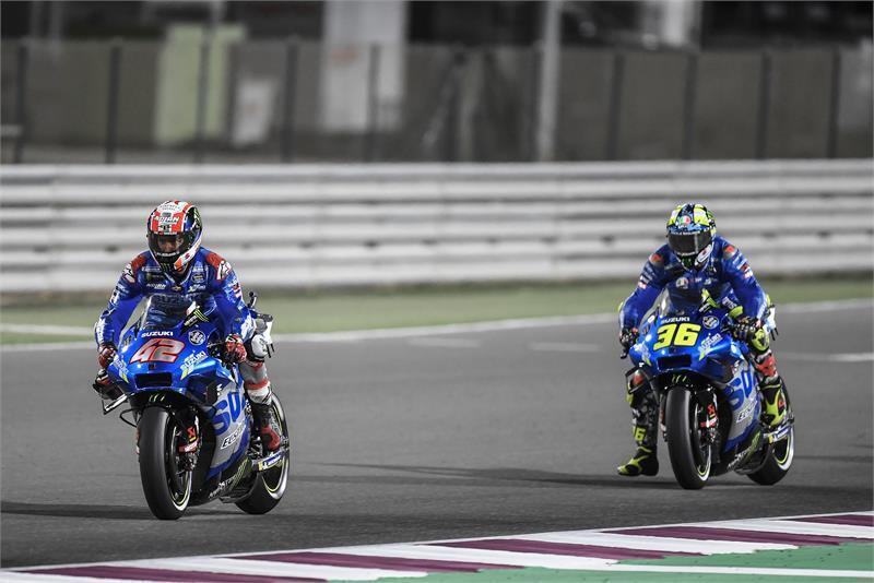 Alex Rins e Joan Mir impegnati in Qatar